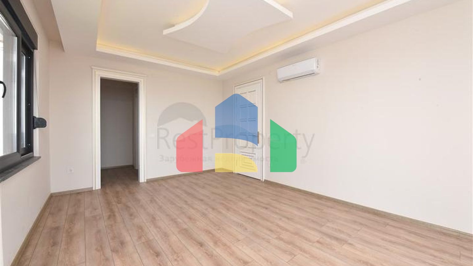 Простора вілла в центрі Аланії з красивим панорамним видом на море