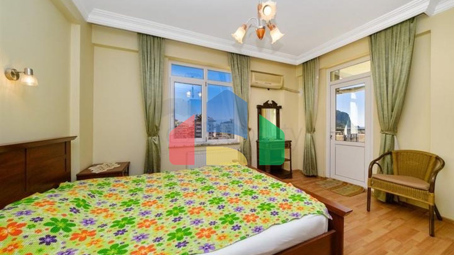 Квартира планировкой 3+1 в районе пляжа Клеопатра