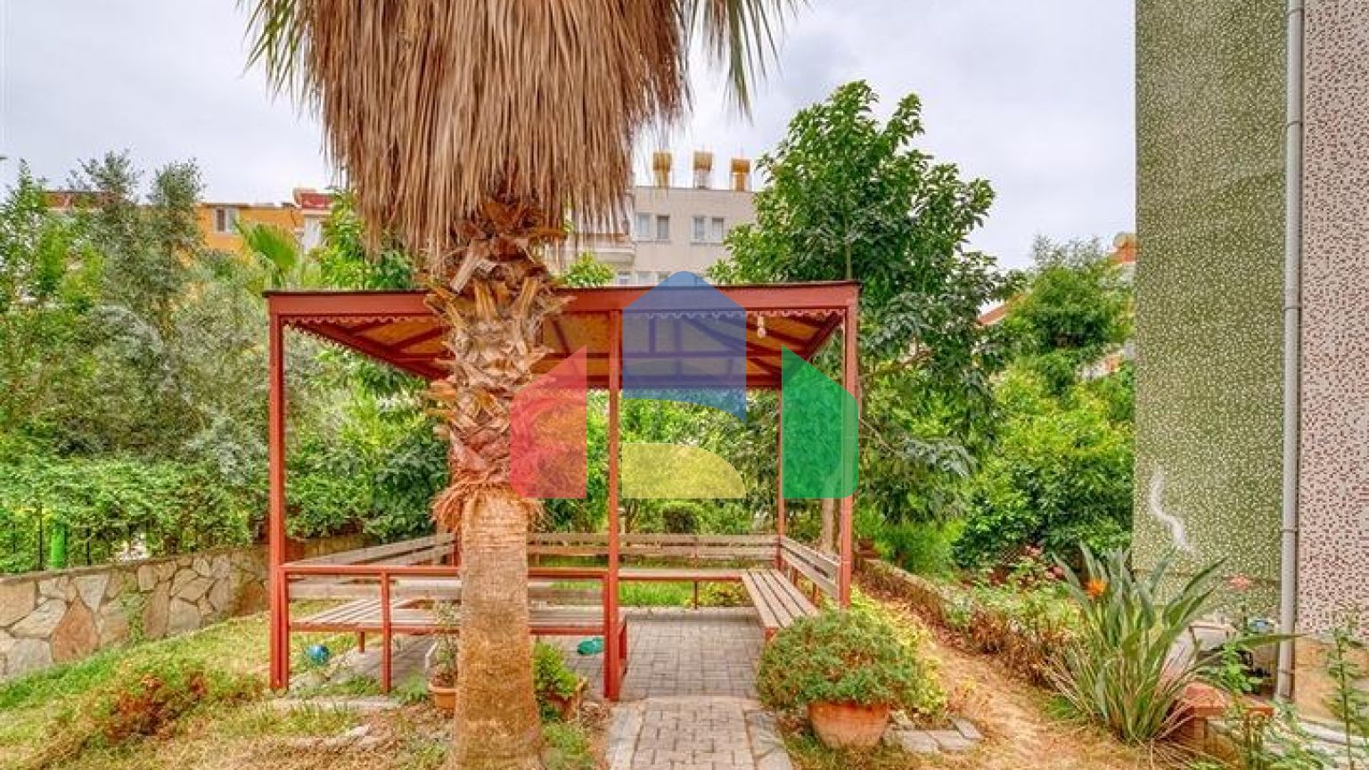 Квартира планировкой 3+1 в районе пляжа Клеопатра