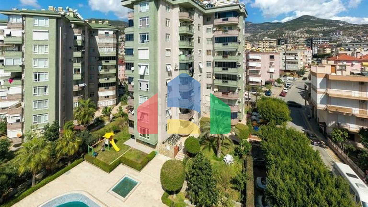 Квартира планировкой 3+1 в районе пляжа Клеопатра