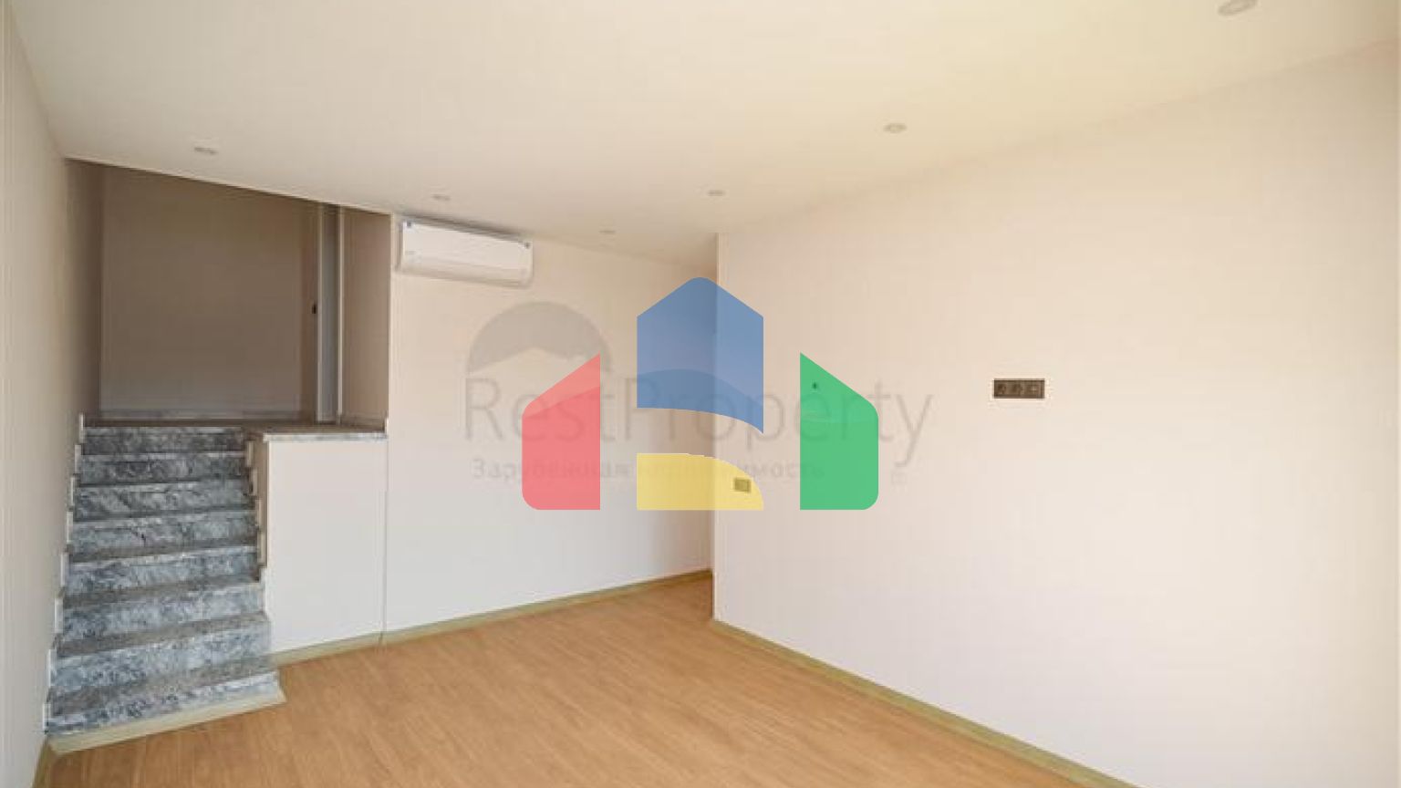 Двухэтажный пентхаус 3+1 с закрытым паркингом и видом на море в Алании