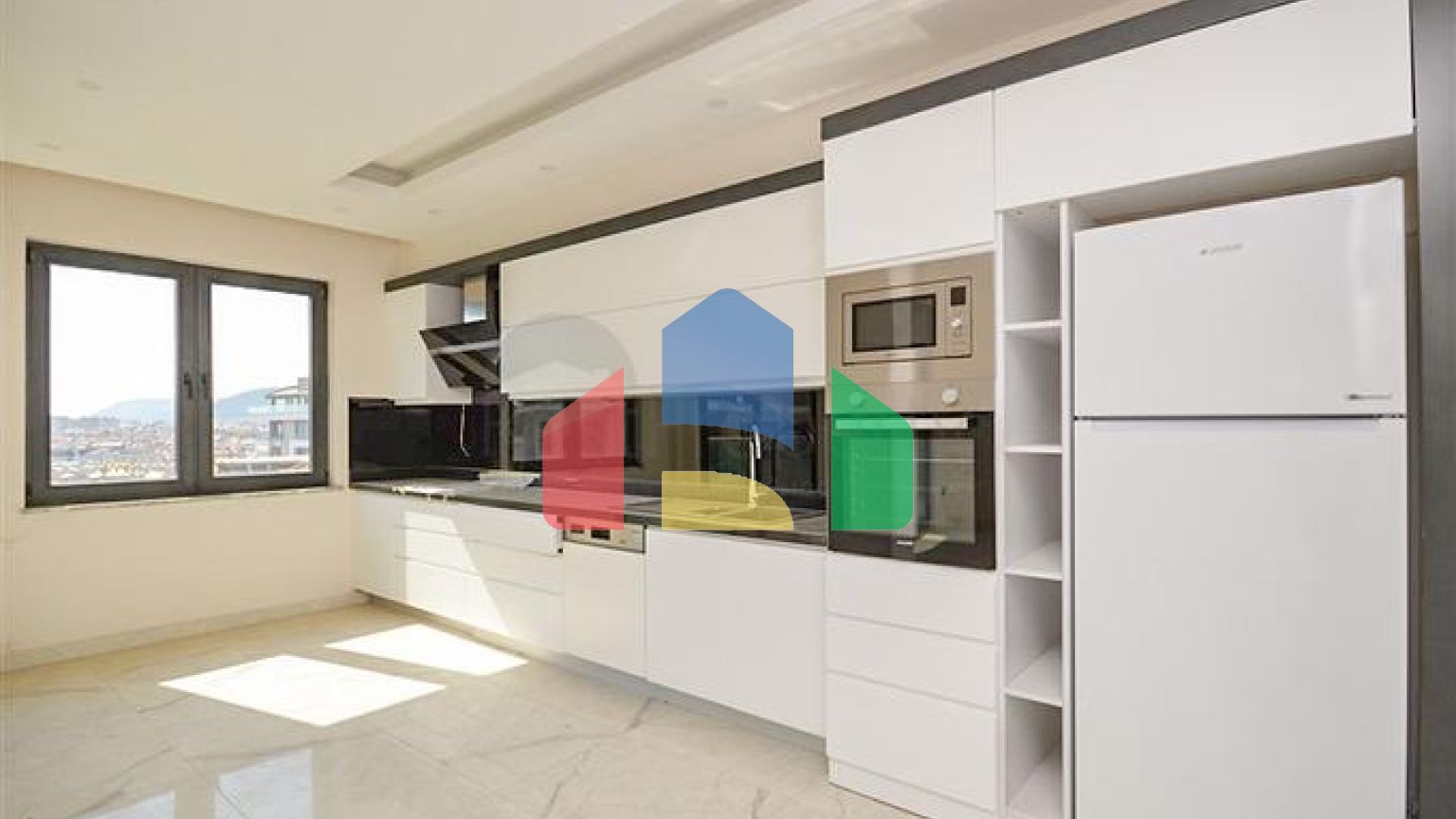 Двухэтажный пентхаус 3+1 с закрытым паркингом и видом на море в Алании