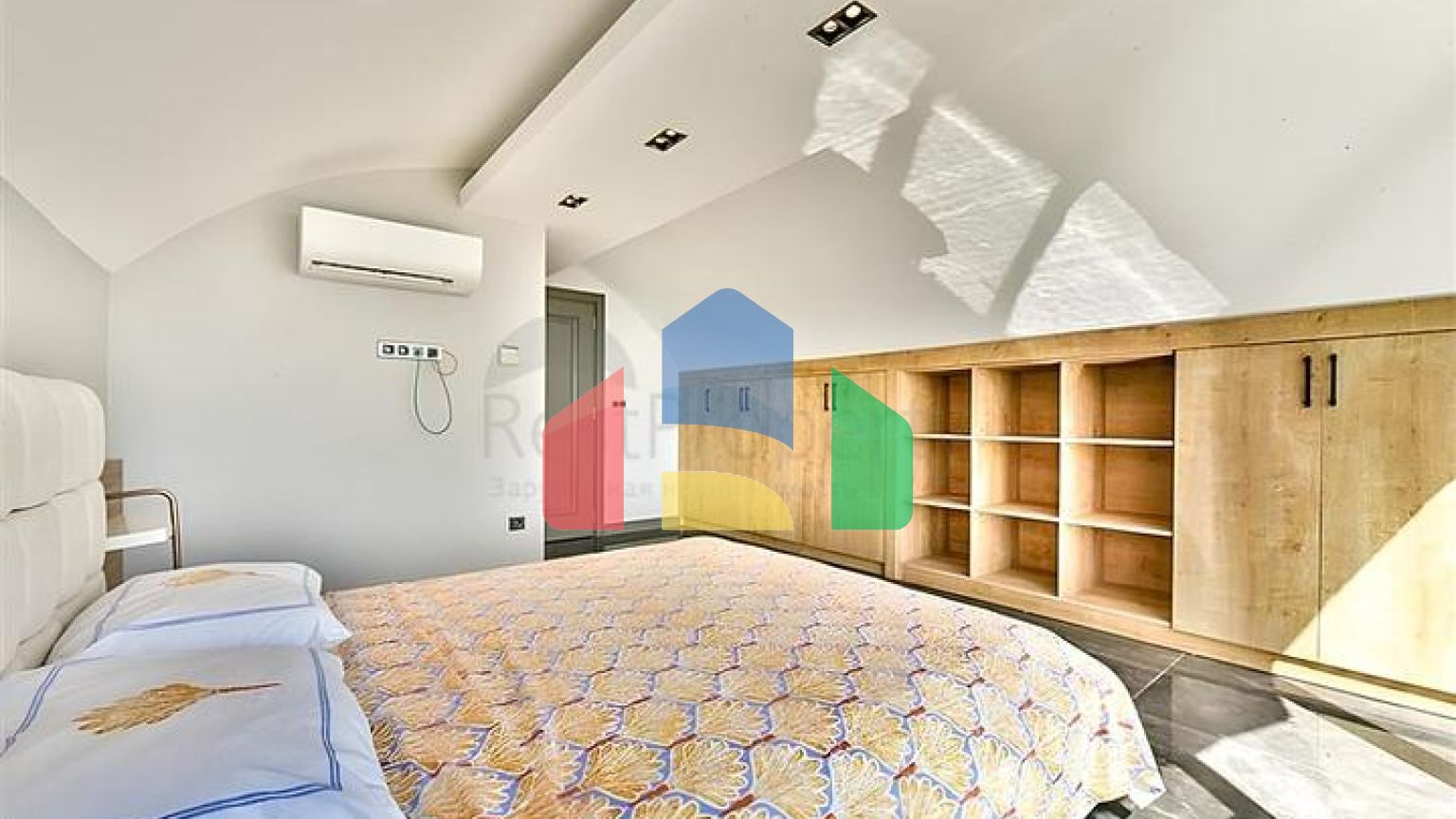 Вилла с видом на Средиземное море и Аланийскую крепость