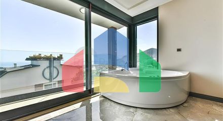 Вилла с видом на Средиземное море и Аланийскую крепость