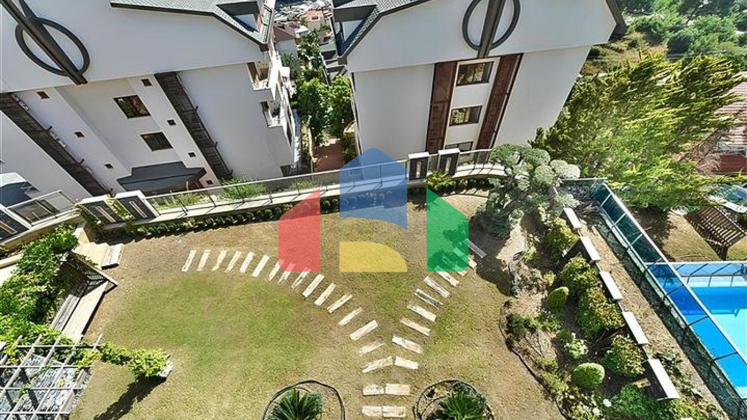 Вилла с видом на Средиземное море и Аланийскую крепость