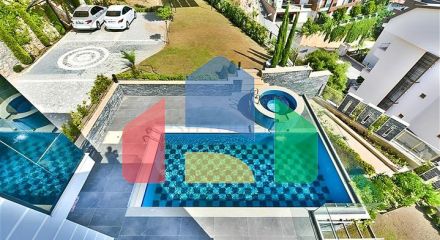 Вилла с видом на Средиземное море и Аланийскую крепость