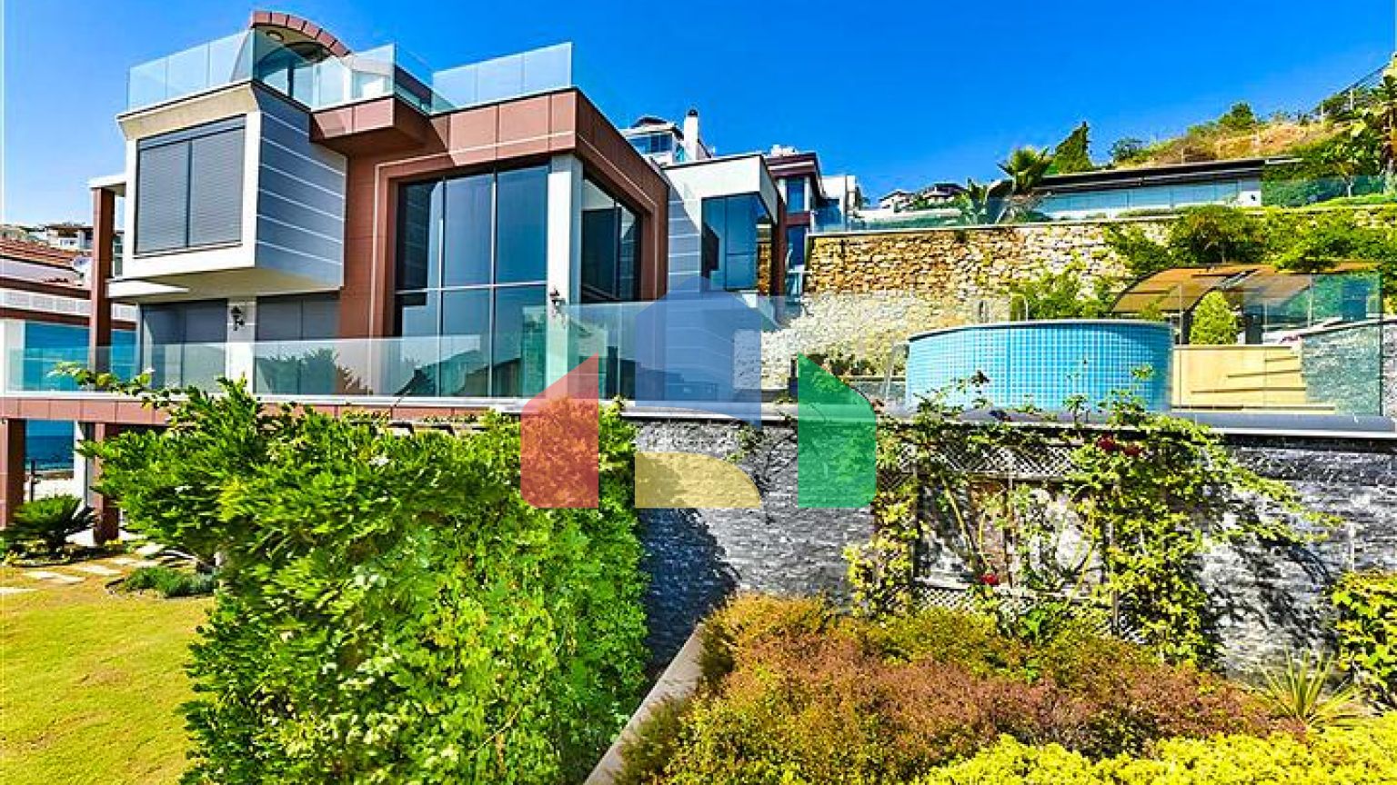 Вилла с видом на Средиземное море и Аланийскую крепость