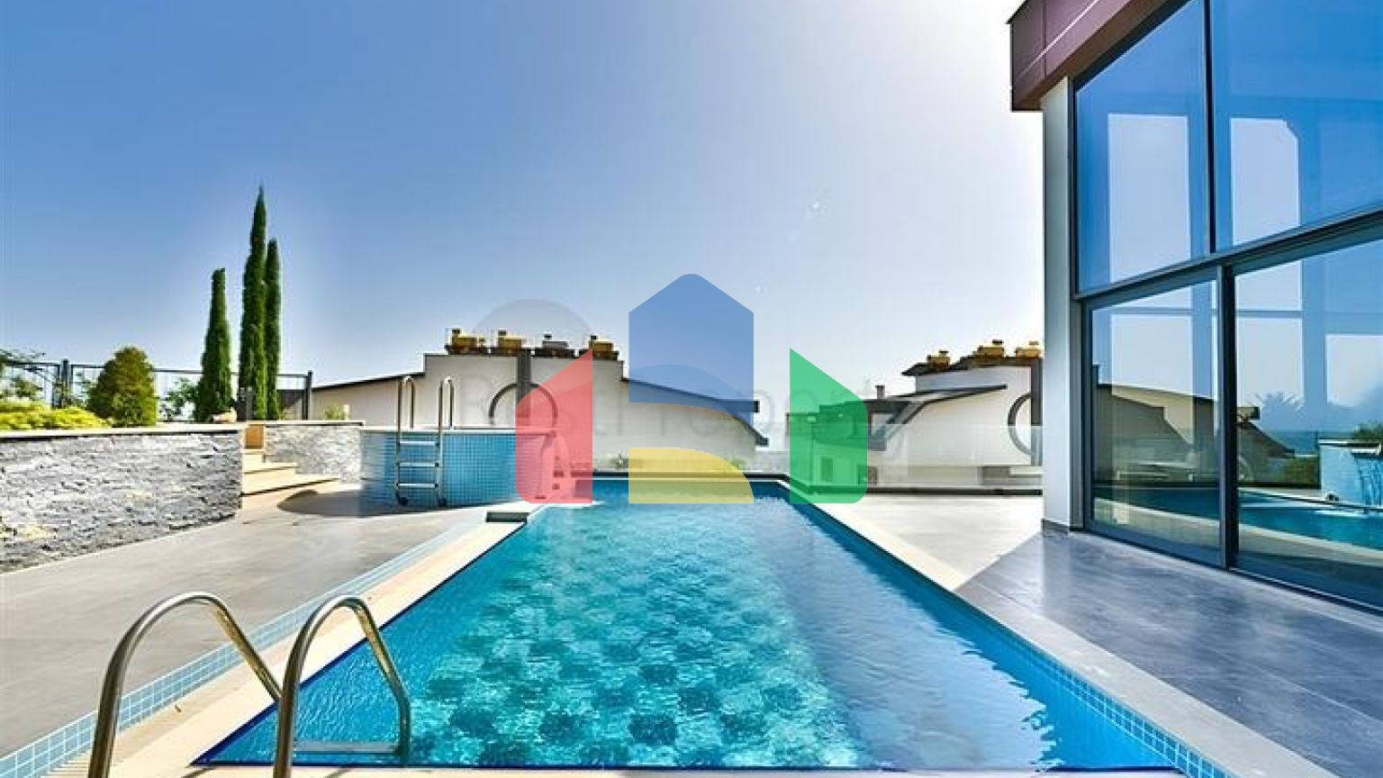 Вилла с видом на Средиземное море и Аланийскую крепость