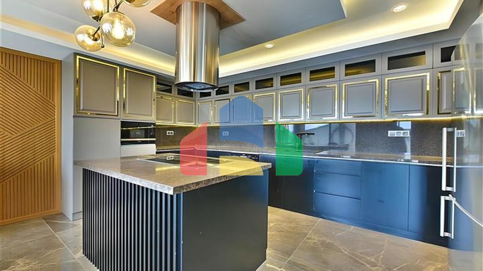 Вилла с видом на Средиземное море и Аланийскую крепость