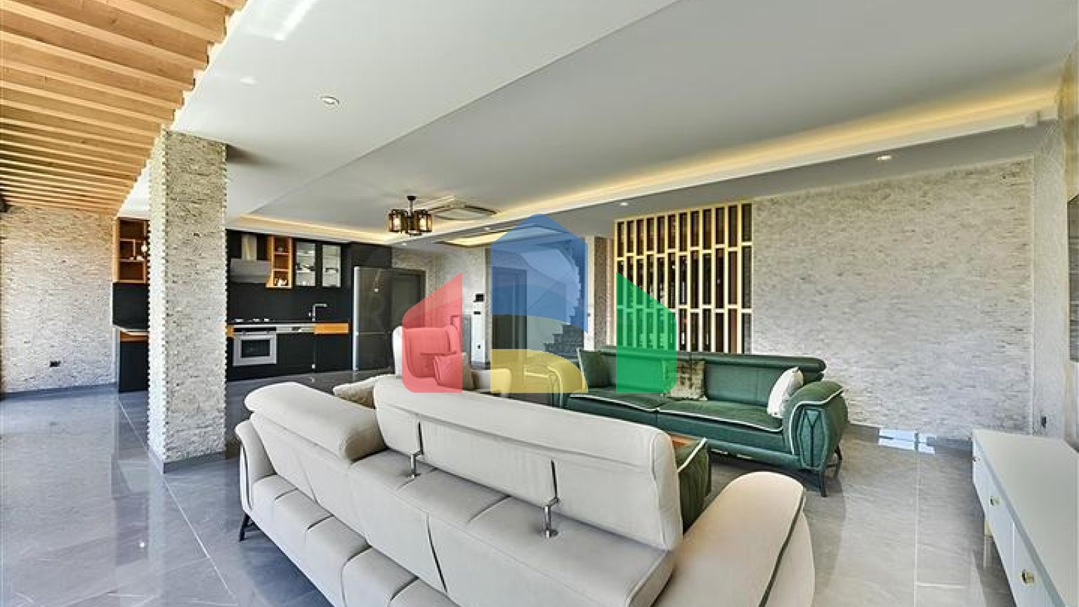 Вилла с видом на Средиземное море и Аланийскую крепость