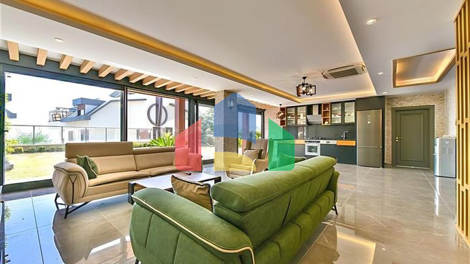 Вилла с видом на Средиземное море и Аланийскую крепость