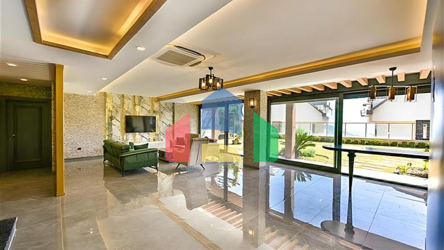 Вилла с видом на Средиземное море и Аланийскую крепость