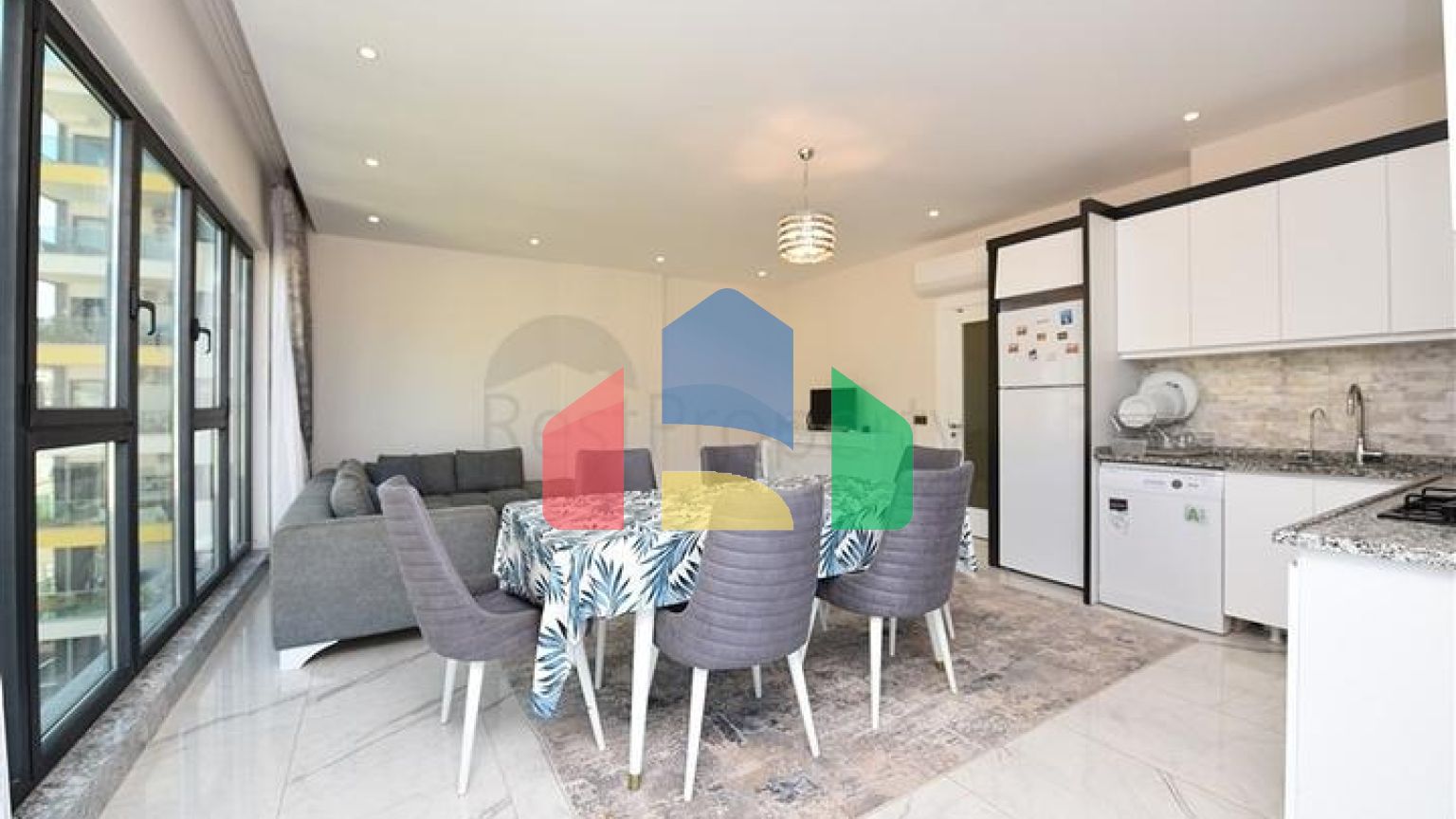 Комфортабельная квартира планировки 2+1 в центре Алании