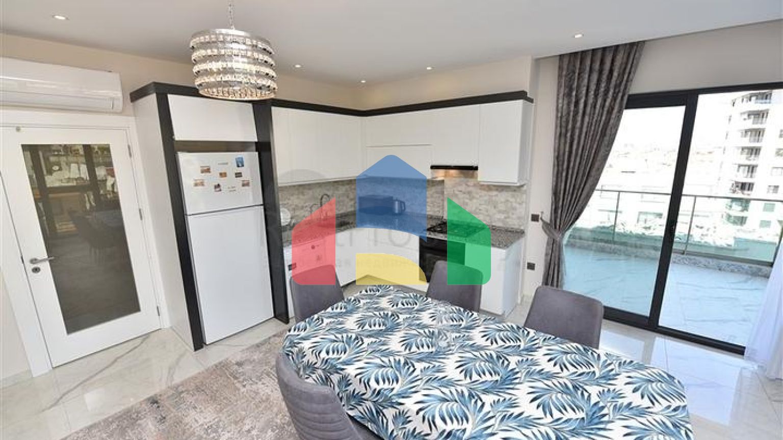 Комфортабельная квартира планировки 2+1 в центре Алании