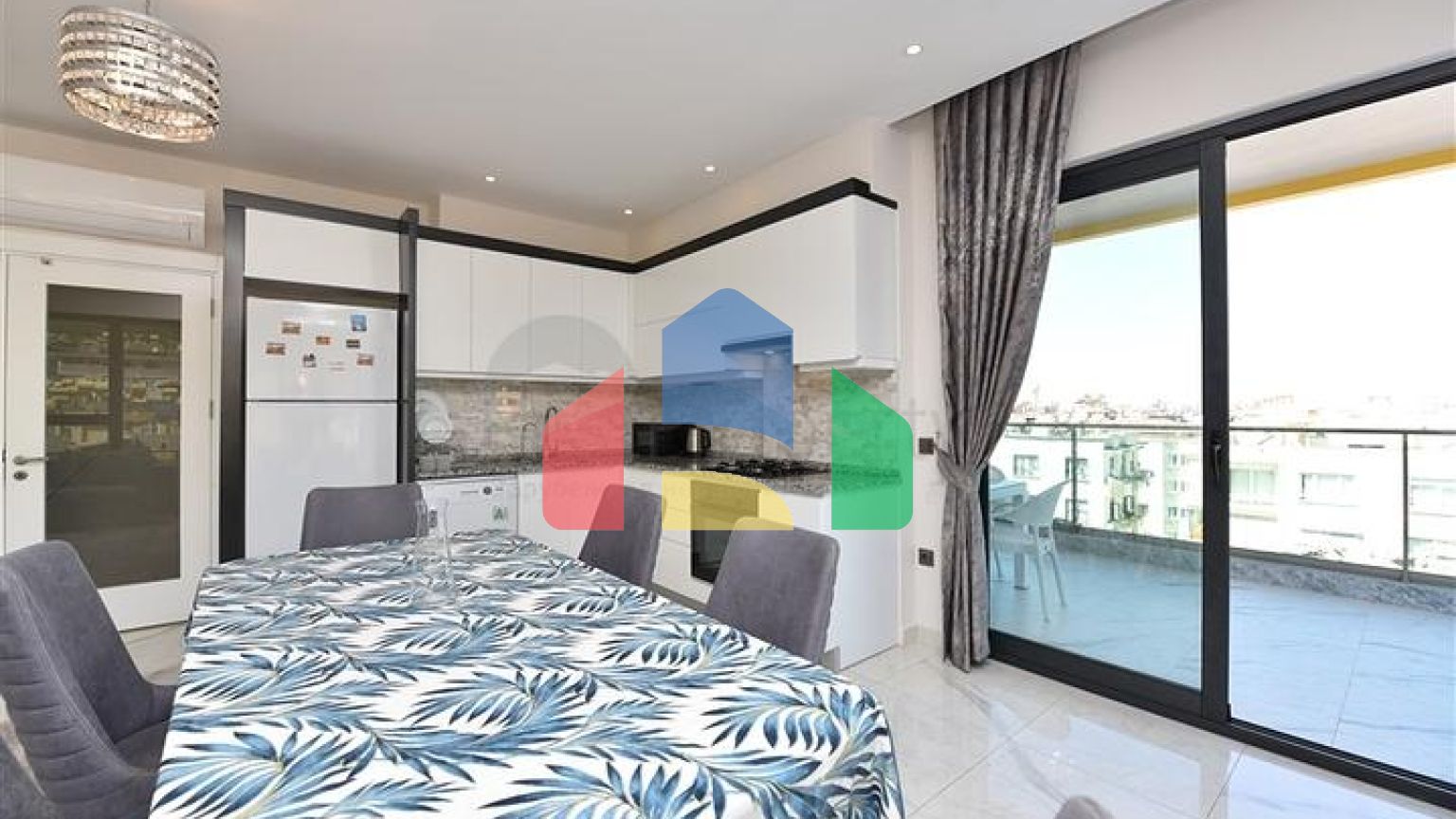 Комфортабельная квартира планировки 2+1 в центре Алании