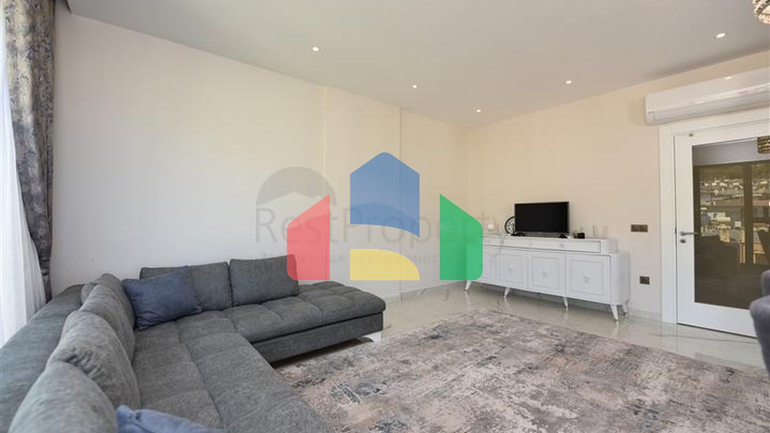 Комфортабельная квартира планировки 2+1 в центре Алании