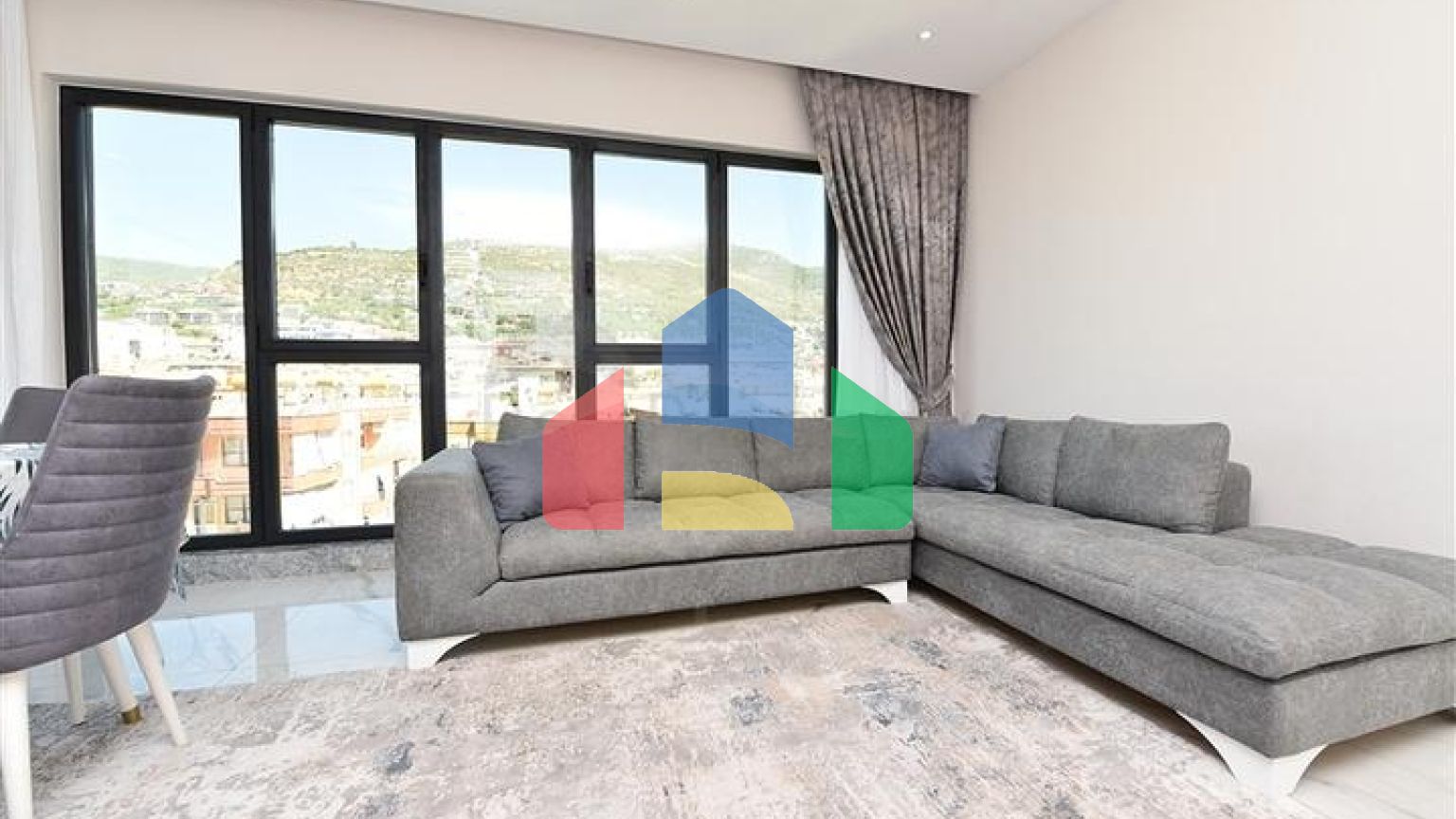 Комфортабельная квартира планировки 2+1 в центре Алании