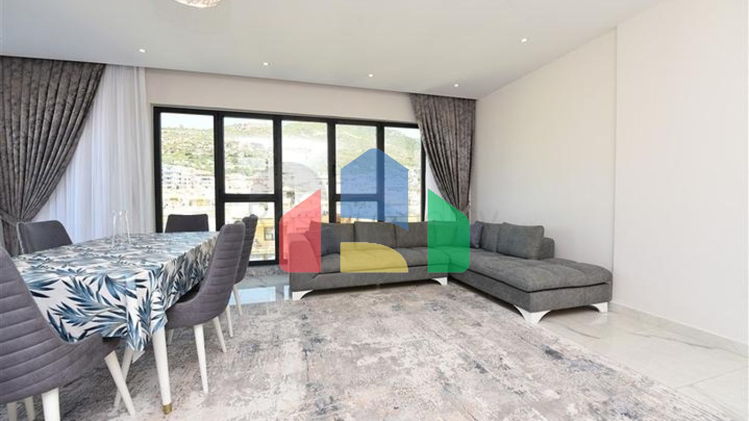 Комфортабельная квартира планировки 2+1 в центре Алании