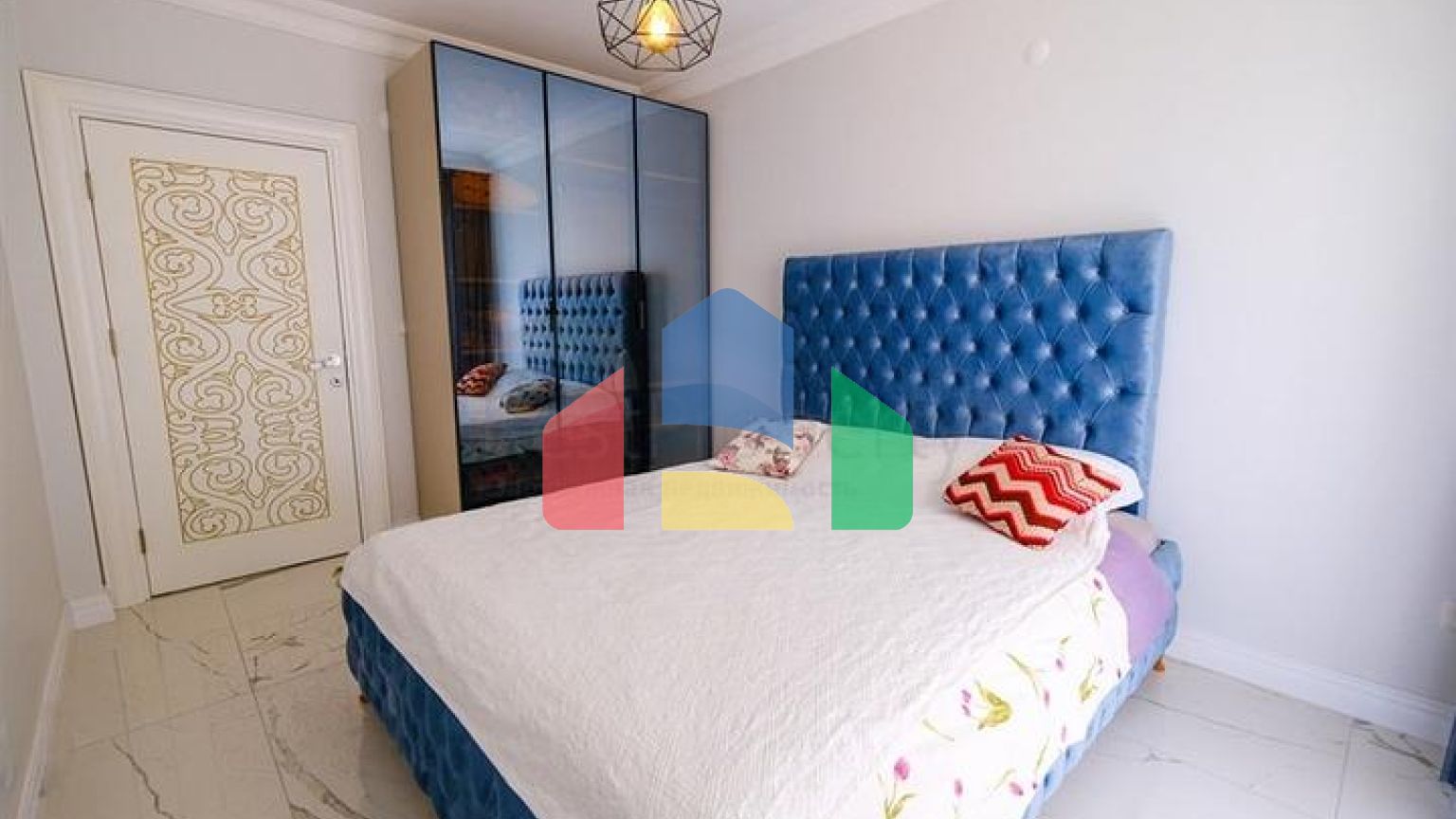 Мебелированная просторная квартира в комплексе с видом на море и горы