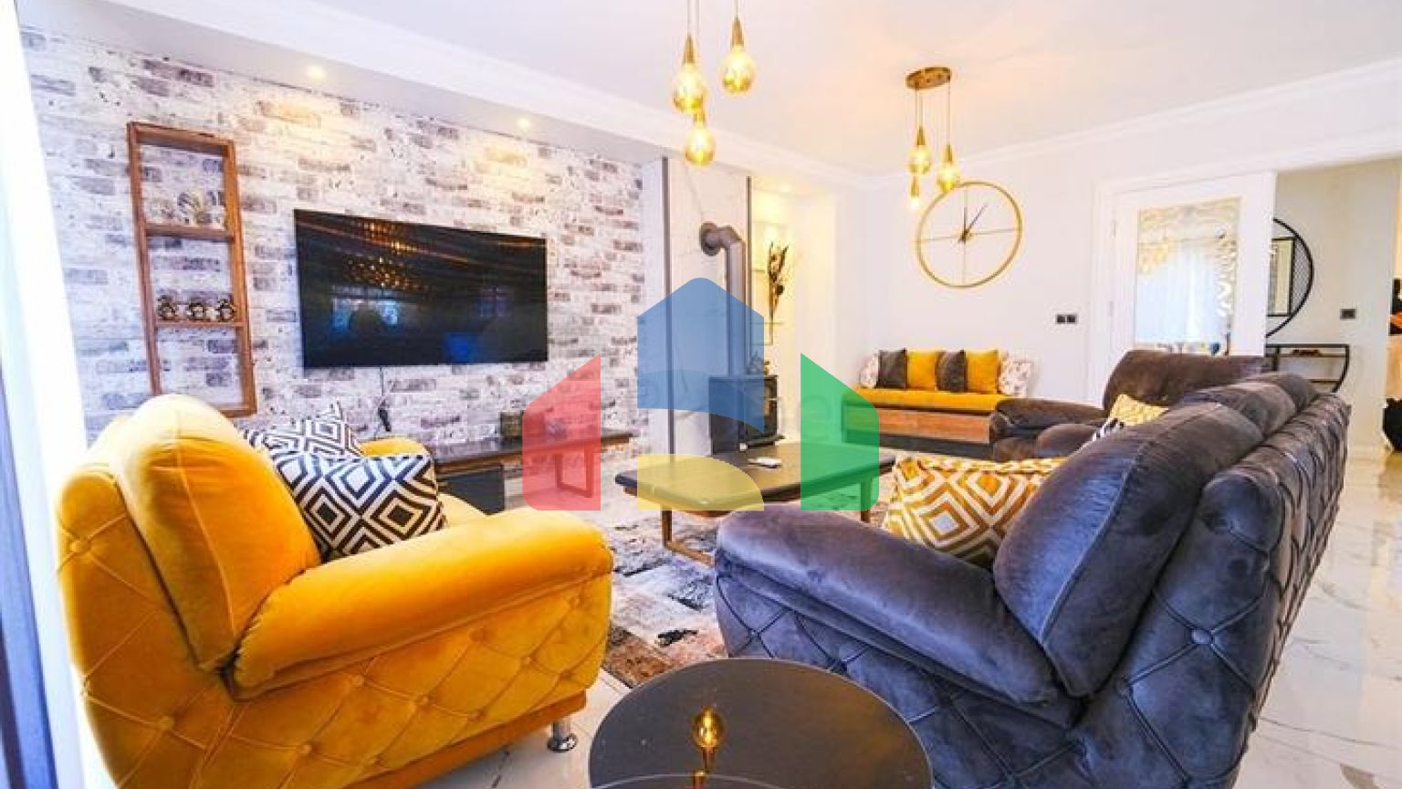 Мебелированная просторная квартира в комплексе с видом на море и горы