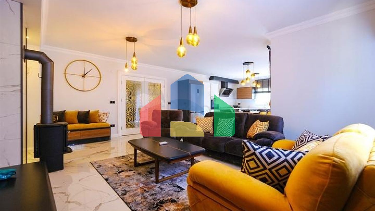 Мебелированная просторная квартира в комплексе с видом на море и горы