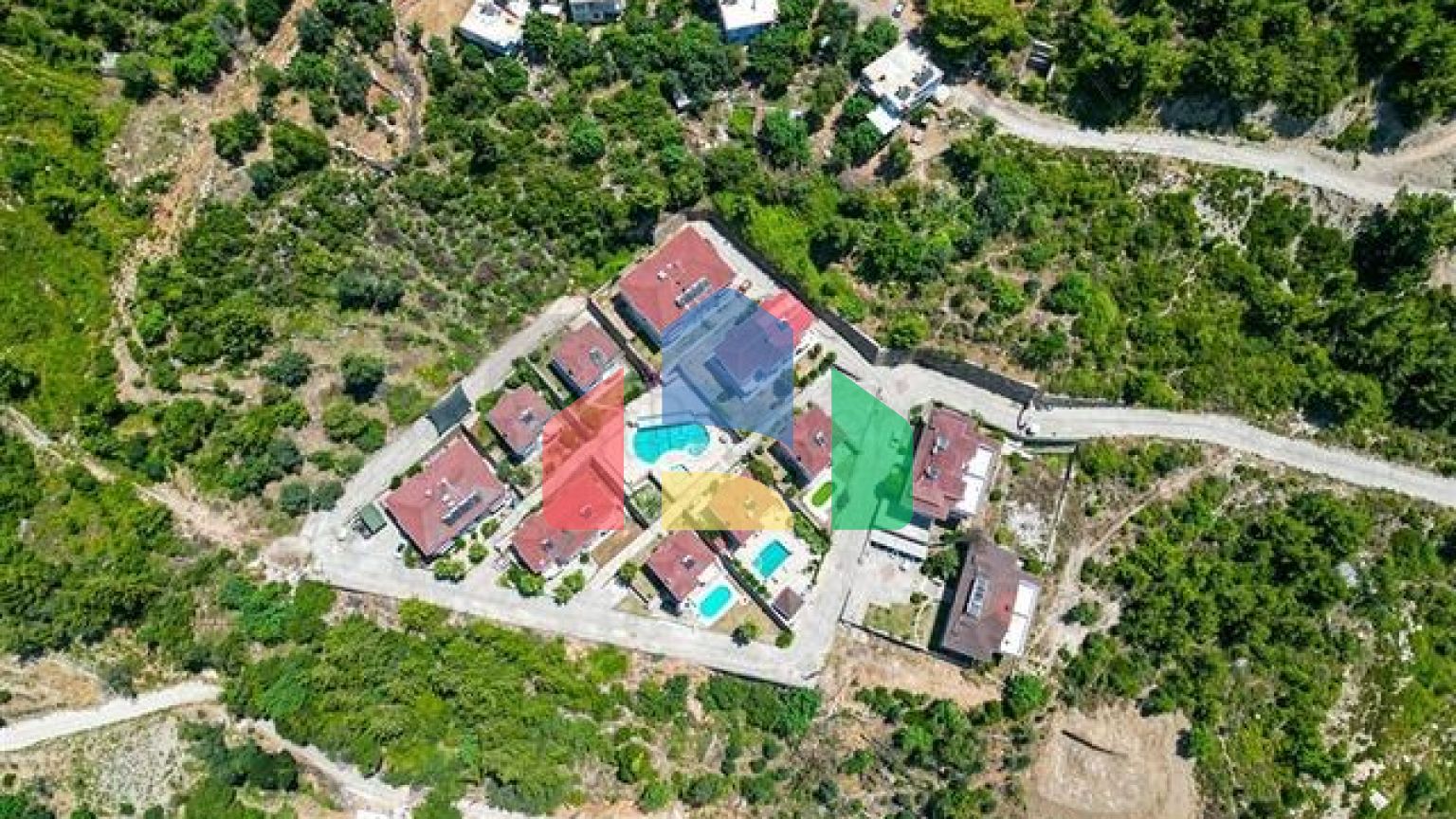 Мебелированная просторная квартира в комплексе с видом на море и горы