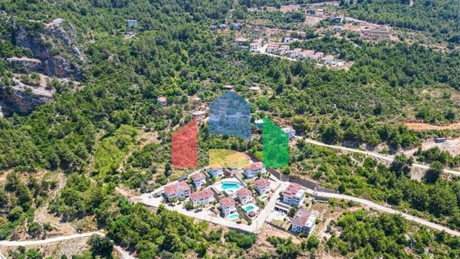 Мебелированная просторная квартира в комплексе с видом на море и горы