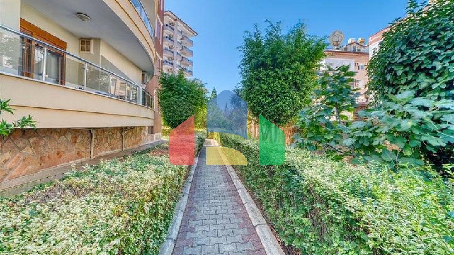 Просторная квартира в центре Алании