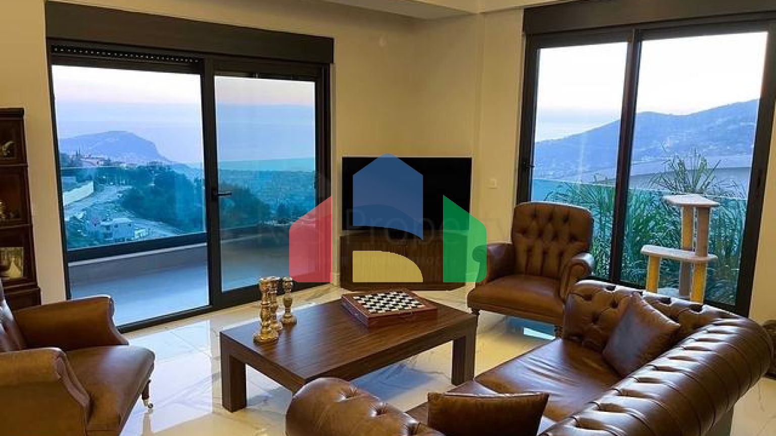 Вілла 4 + 1 в центрі Аланії