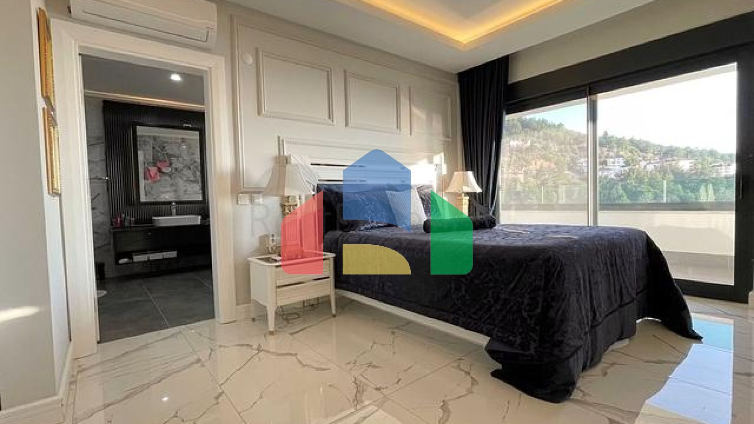 Вілла 4 + 1 в центрі Аланії