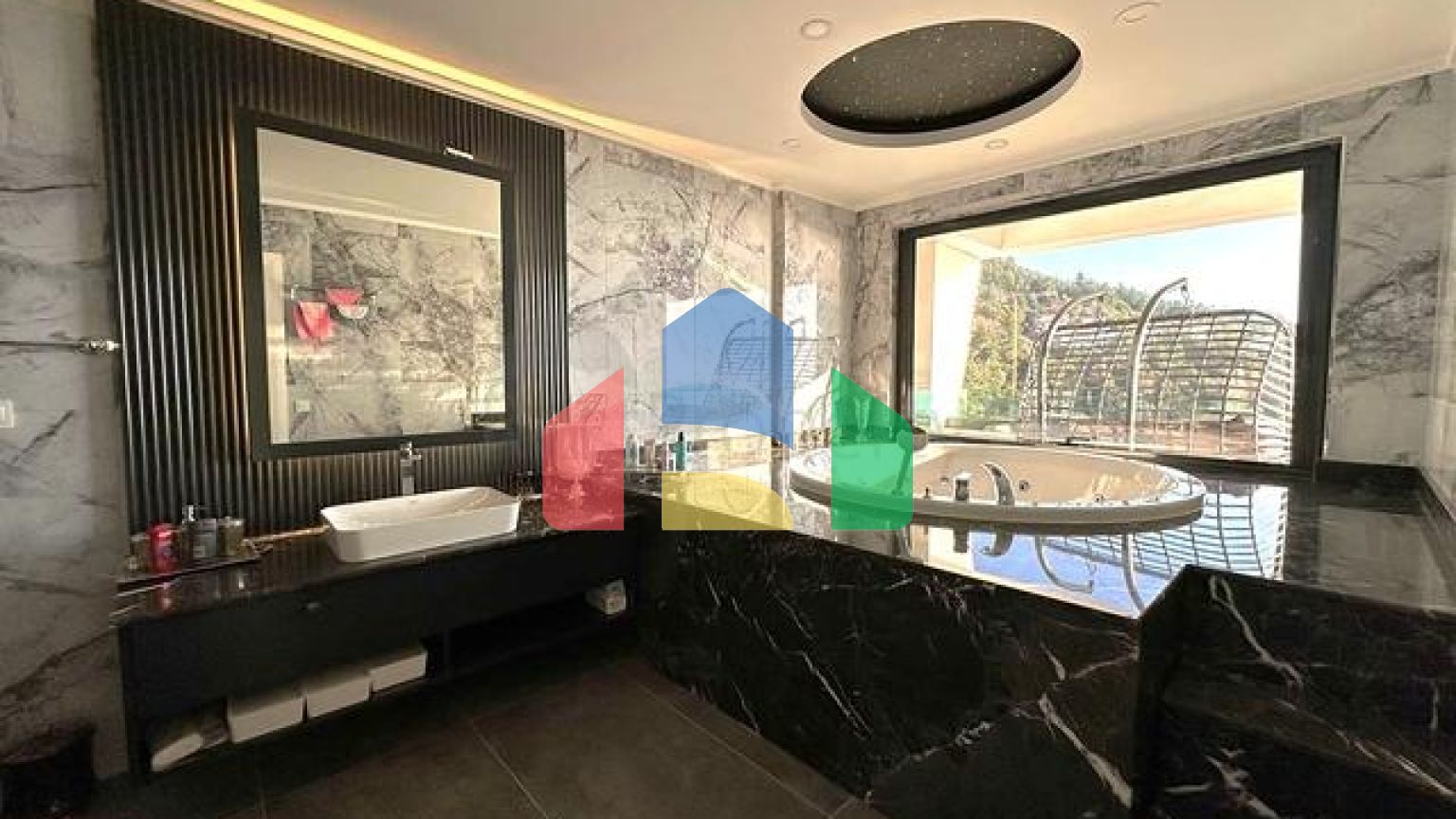 Вілла 4 + 1 в центрі Аланії