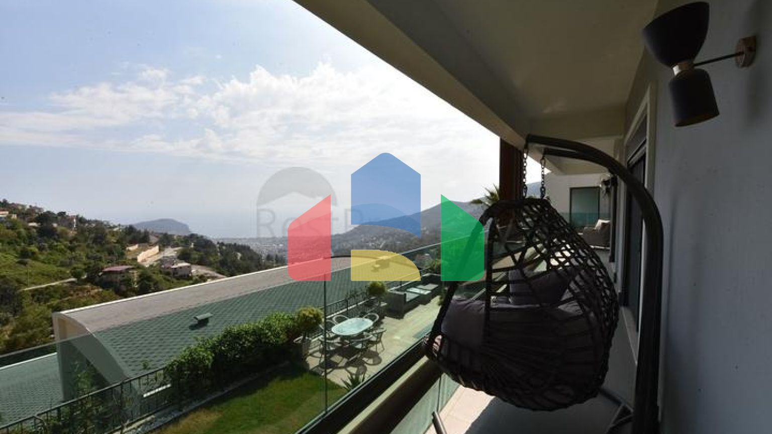 Вілла 4 + 1 в центрі Аланії