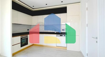 Просторная квартира 2+1 в новом комплексе с видом на море в центре Аланьи