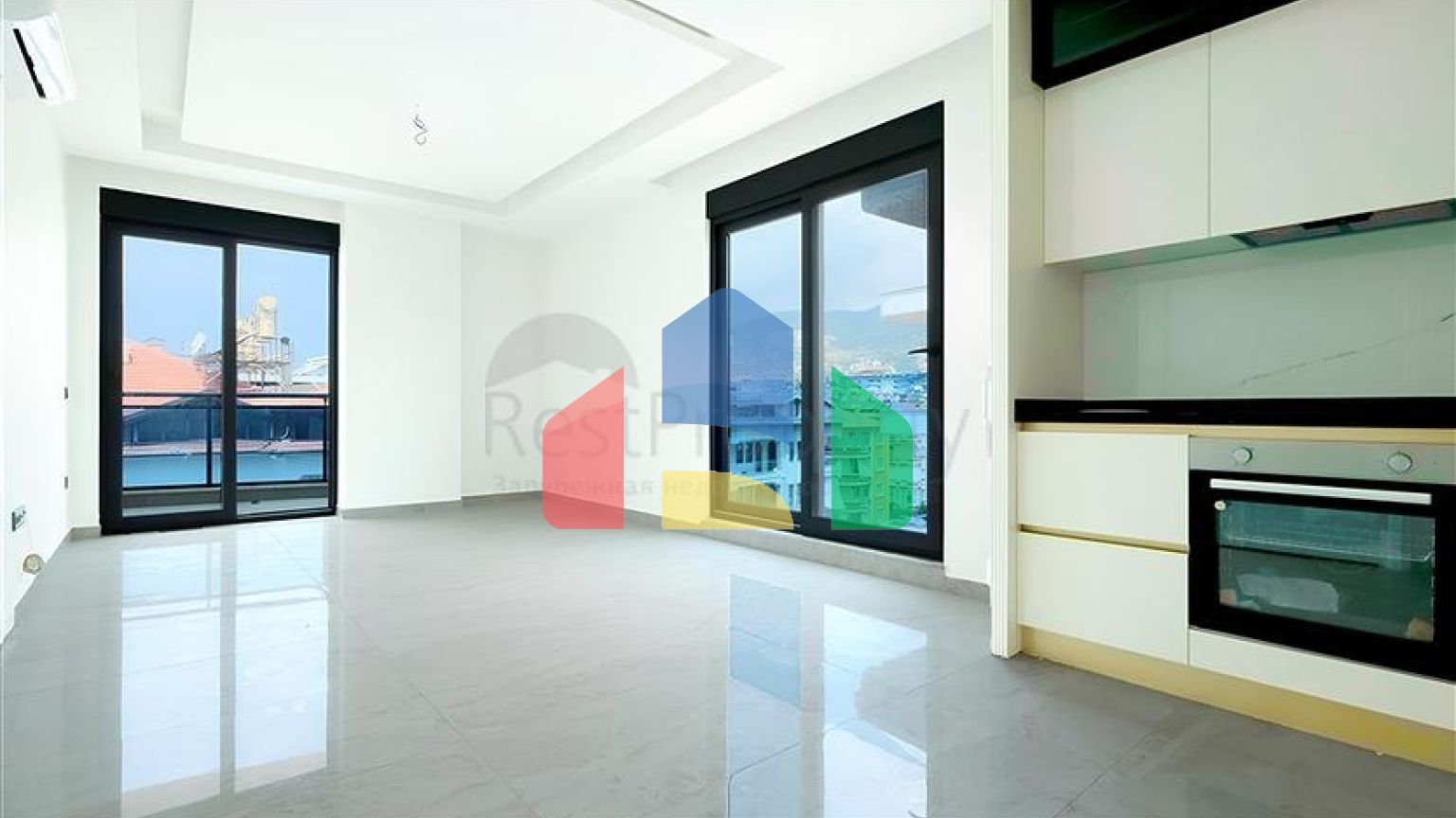 Просторная квартира 2+1 в новом комплексе с видом на море в центре Аланьи