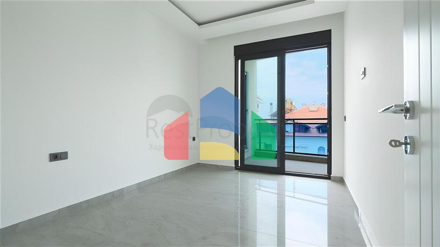 Просторная квартира 2+1 в новом комплексе с видом на море в центре Аланьи