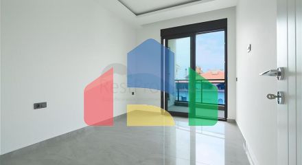 Просторная квартира 2+1 в новом комплексе с видом на море в центре Аланьи