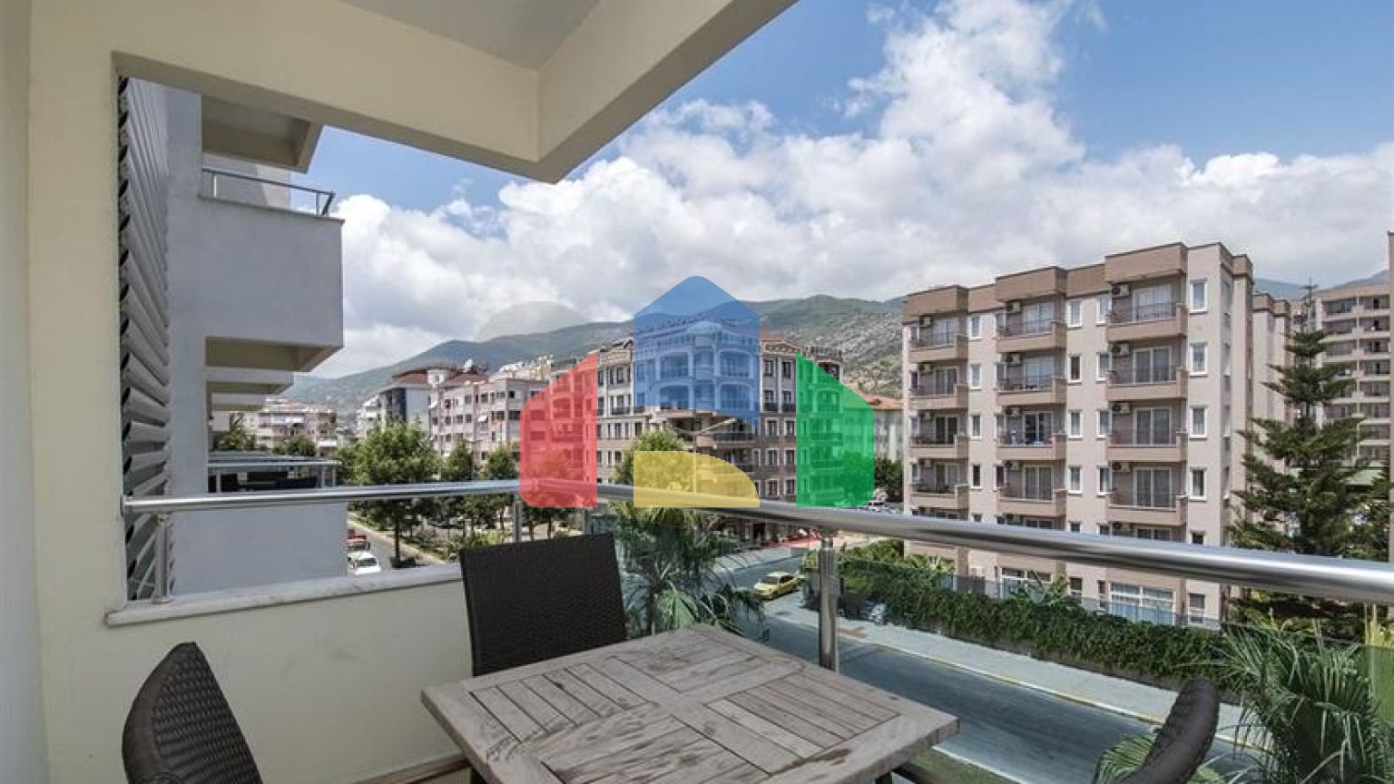 Простора мебльована квартира 2+1 в 350 метрах від знаменитого пляжу Клеопатра