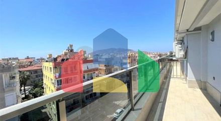 Просторий пентхаус 4 + 1 в центрі Аланії з видом на фортецю