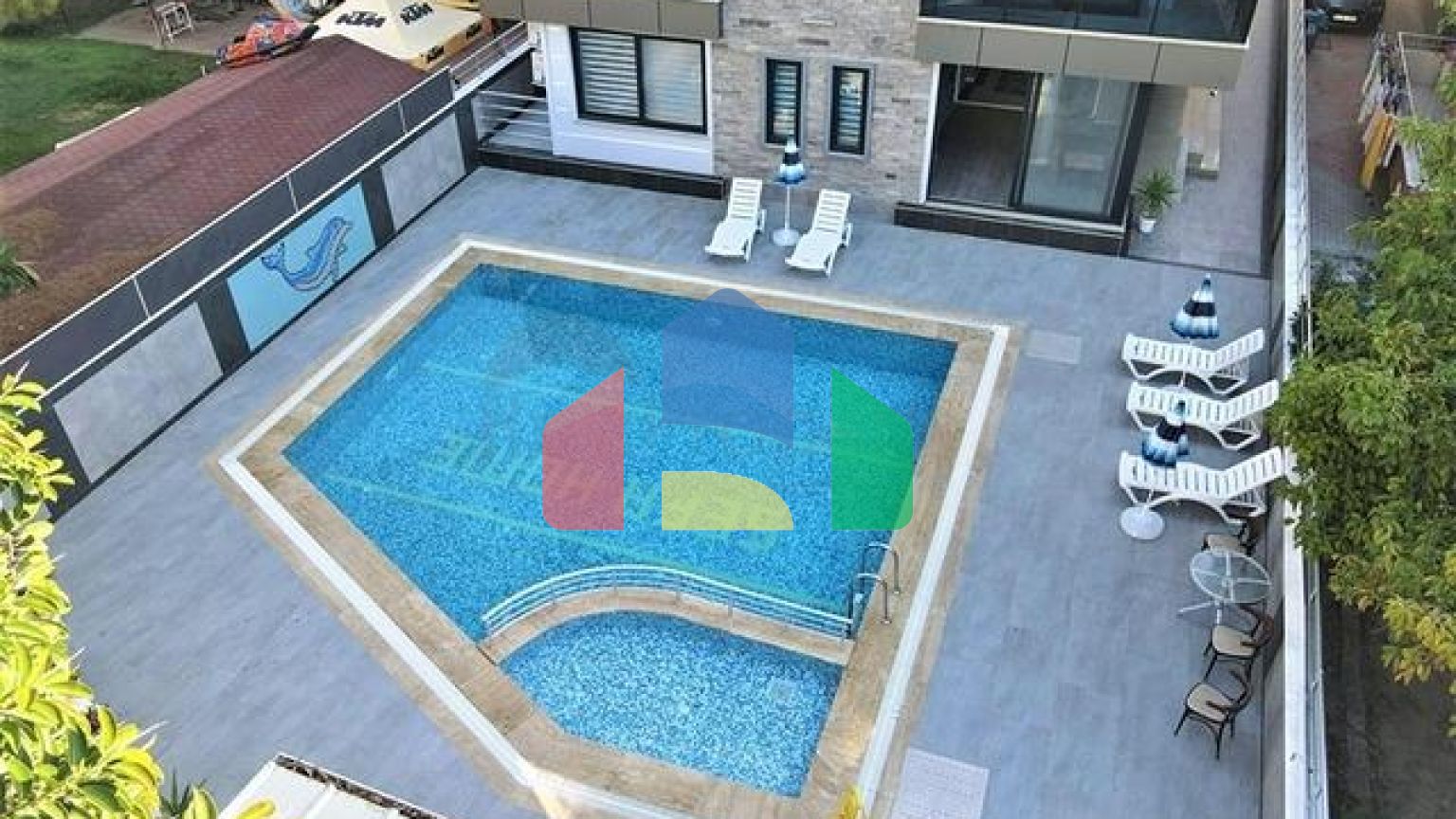 Просторий пентхаус 4 + 1 в центрі Аланії з видом на фортецю