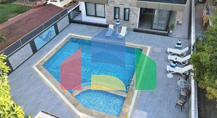 Просторий пентхаус 4 + 1 в центрі Аланії з видом на фортецю