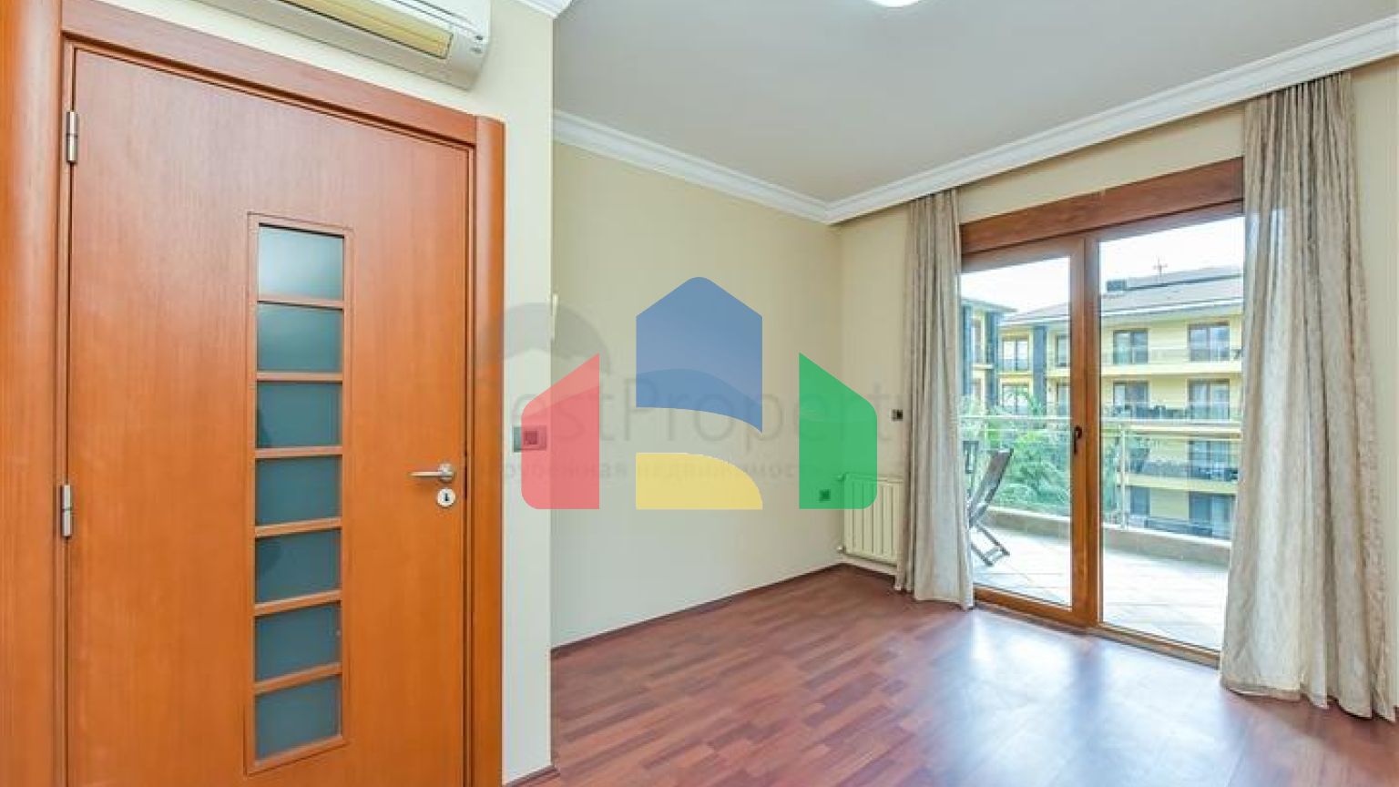 Розкішна квартира 2+1 на першій лінії в центрі Аланії