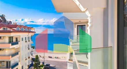 2+1 penthouse 20 m from the sea in the center of Alanya