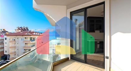 2+1 penthouse 20 m from the sea in the center of Alanya