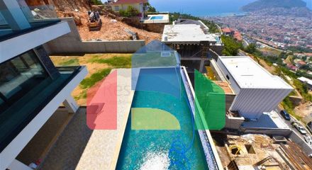 4+2 villa with pool and Mediterranean Sea view