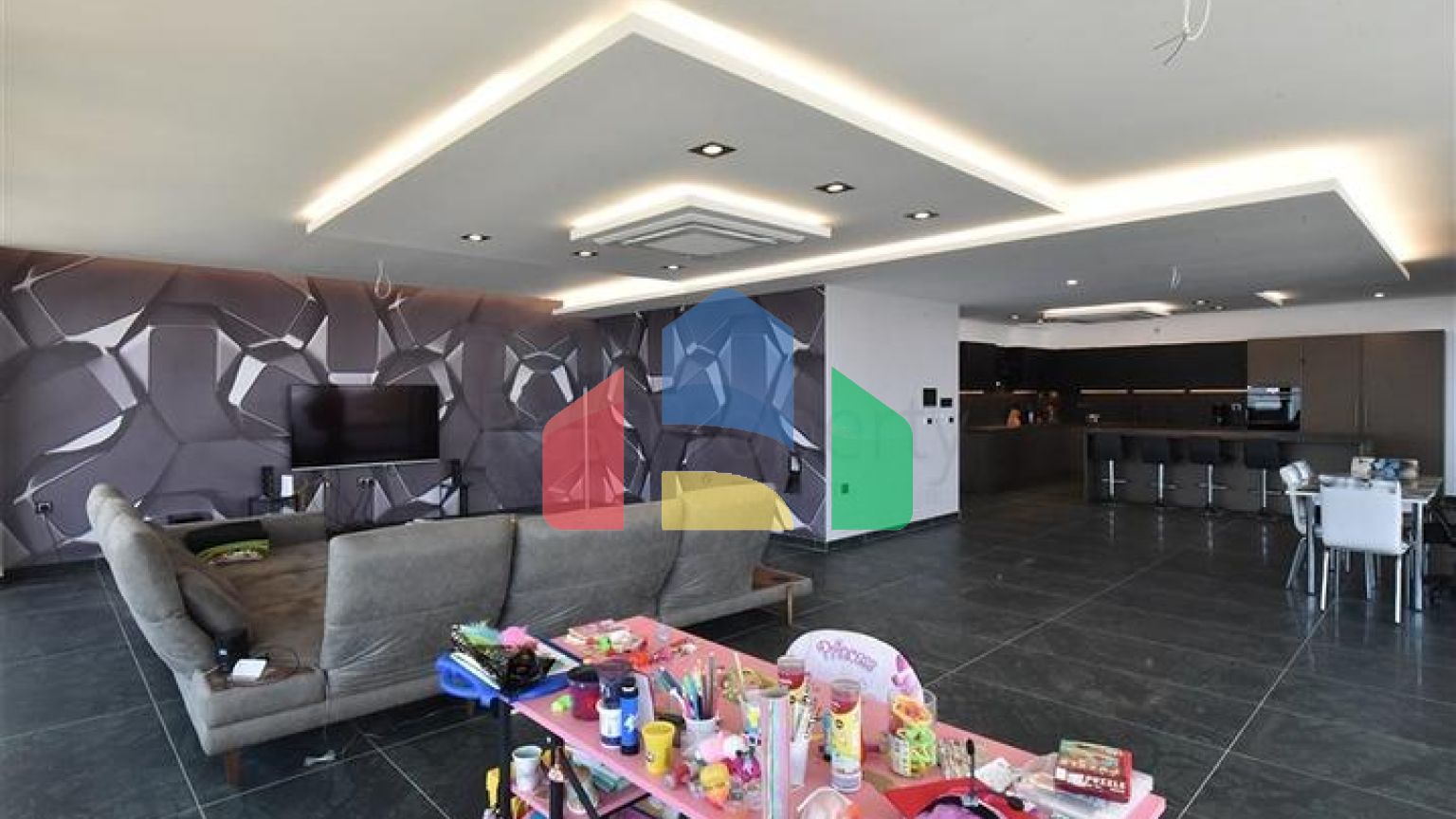 Вилла 4+2 с бассейном и видом на Средиземное море