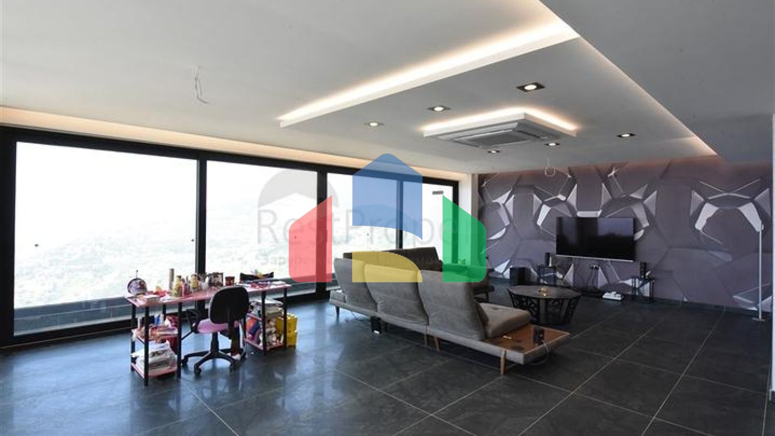 Вилла 4+2 с бассейном и видом на Средиземное море