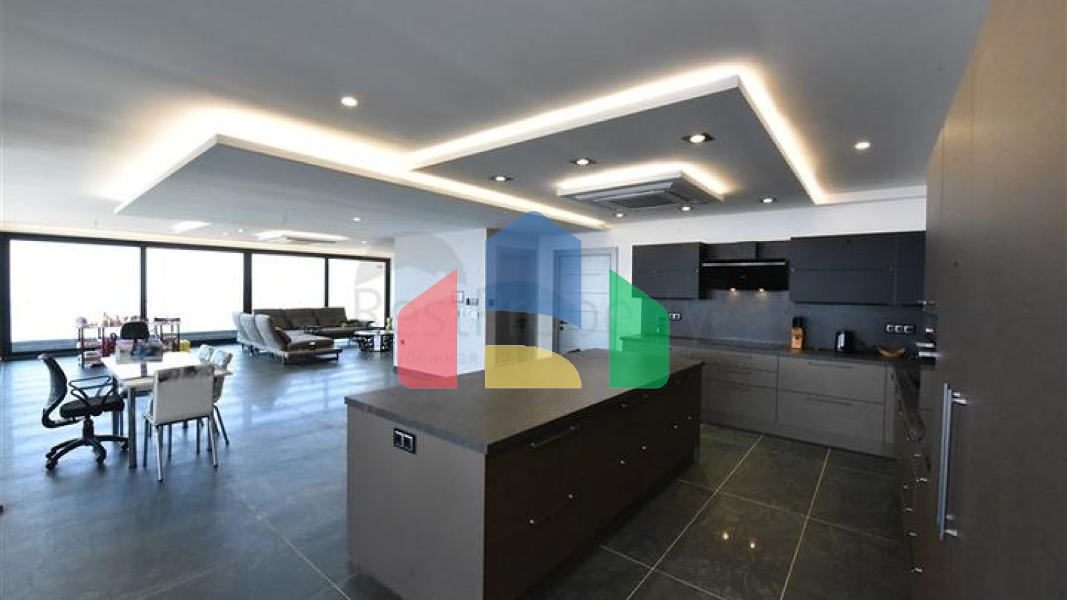 Вилла 4+2 с бассейном и видом на Средиземное море