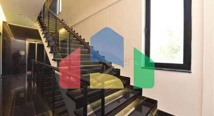 Вилла 4+2 с бассейном и видом на Средиземное море