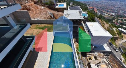 Вилла 4+2 с бассейном и видом на Средиземное море