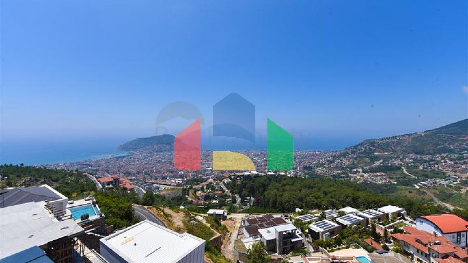 Вилла 4+2 с бассейном и видом на Средиземное море